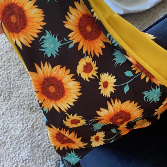 Women’s size medium high waisted sunflower bikini set  with matching headband - Picture 2 of 3